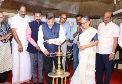 വേൾഡ് മലയാളി കൗൺസിൽ വള്ളുവനാട് പ്രൊവിൻസിന്റെ നേതൃത്വത്തിൽ പ്രവേശനോത്സവവും പഠനോപകരണ വിതരണവും നടത്തി